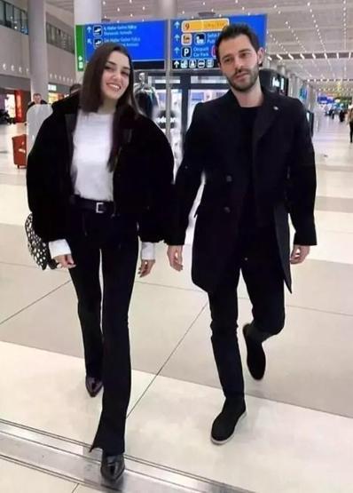 Hande Erçel ile Hakan Sabancının birinci yıl kutlaması olay oldu