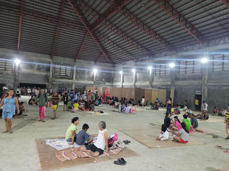 Filipinler’i vuran 7.6 büyüklüğündeki depremin oluşturduğu hasar fotoğraflara yansıdı