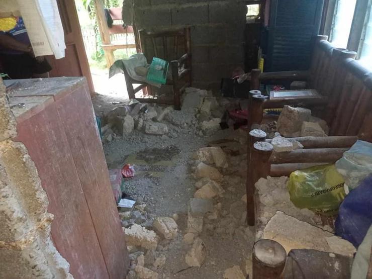Filipinler’i vuran 7.6 büyüklüğündeki depremin oluşturduğu hasar fotoğraflara yansıdı