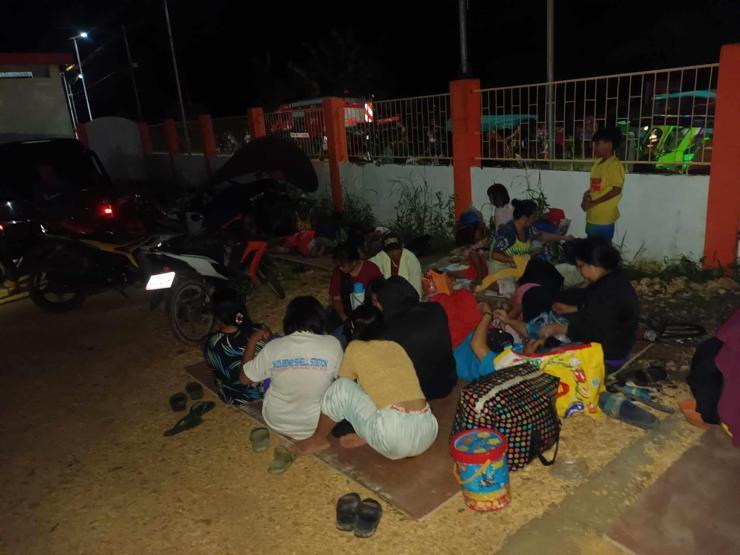Filipinler’i vuran 7.6 büyüklüğündeki depremin oluşturduğu hasar fotoğraflara yansıdı