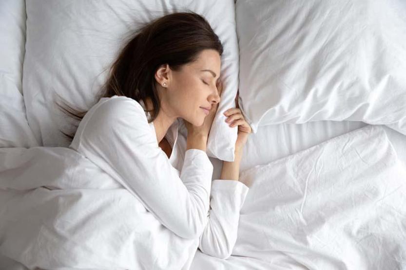 Uyku problemleri büyük sorunlar oluşturuyor Gece sık sık uyanıyorsanız dikkat
