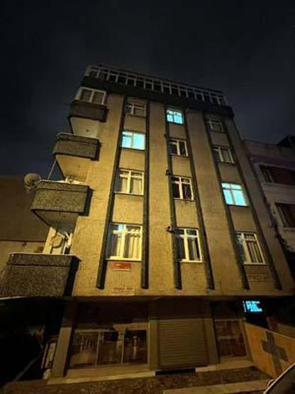 Avcılarda kolonlarında çatlak oluştuğu ihbarı yapılan bina mühürlendi