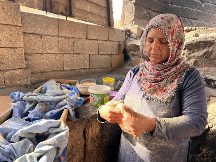 Mardinde tandır başına geçen kadınlar günde 450 adet ekmek çıkartıyor
