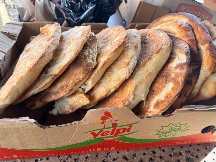 Mardinde tandır başına geçen kadınlar günde 450 adet ekmek çıkartıyor