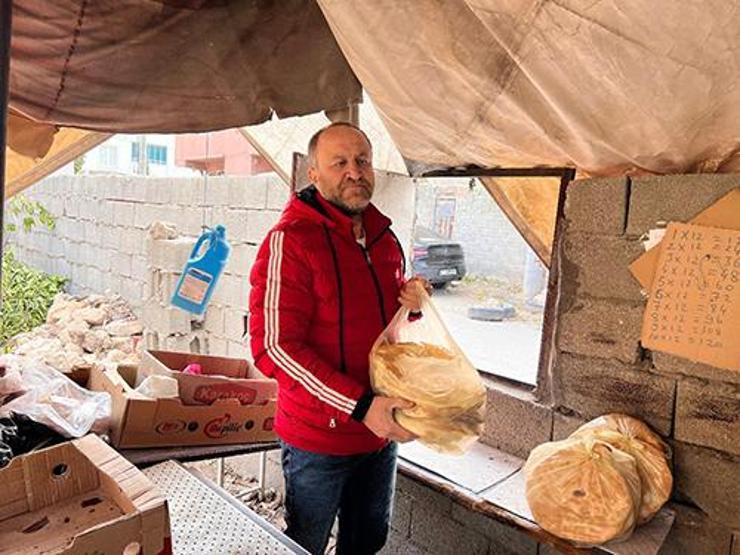 Mardinde tandır başına geçen kadınlar günde 450 adet ekmek çıkartıyor