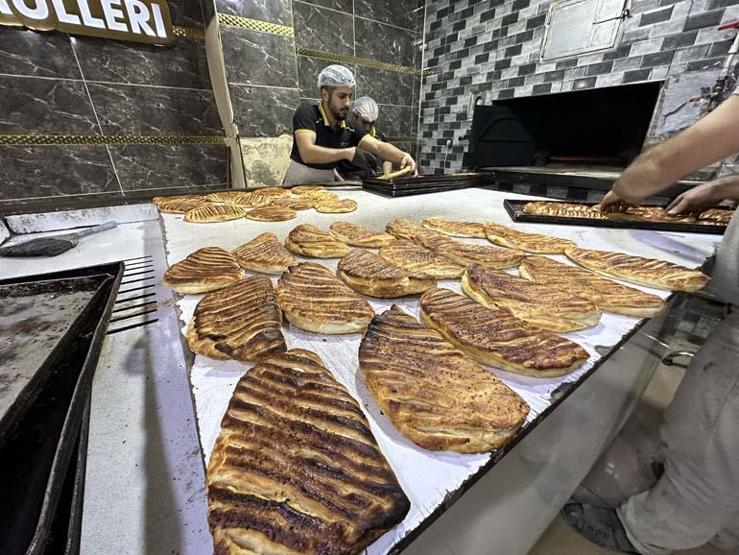 Yüksekovada üretilen Sivas katmeri satışa sunuldu