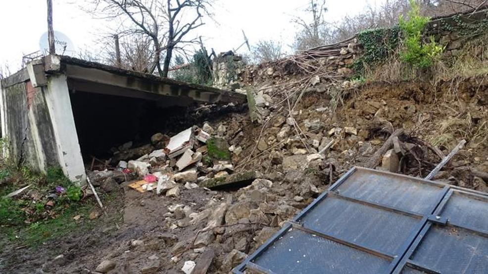 Akçakocada heyelan İki köy yolu kapandı