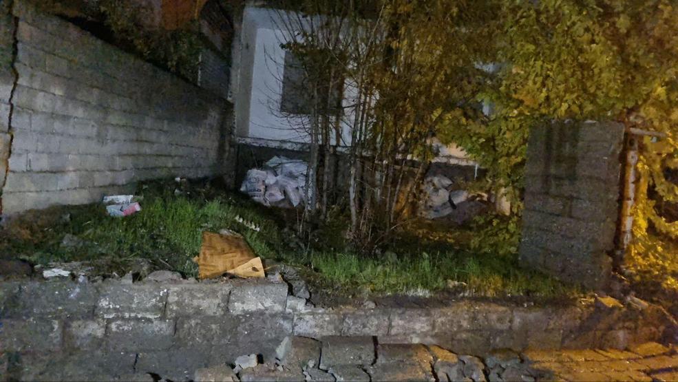 Bahçe duvarının üzerine yıkıldığı kadın, yaralandı