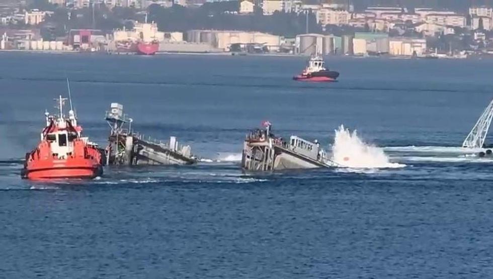 İzmit Körfez’inin ortasında can pazarı: Yüzer havuzdan suya atladılar