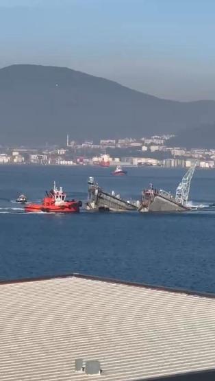 İzmit Körfez’inin ortasında can pazarı: Yüzer havuzdan suya atladılar