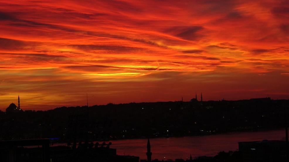 İstanbulda muhteşem gün batımı manzarası