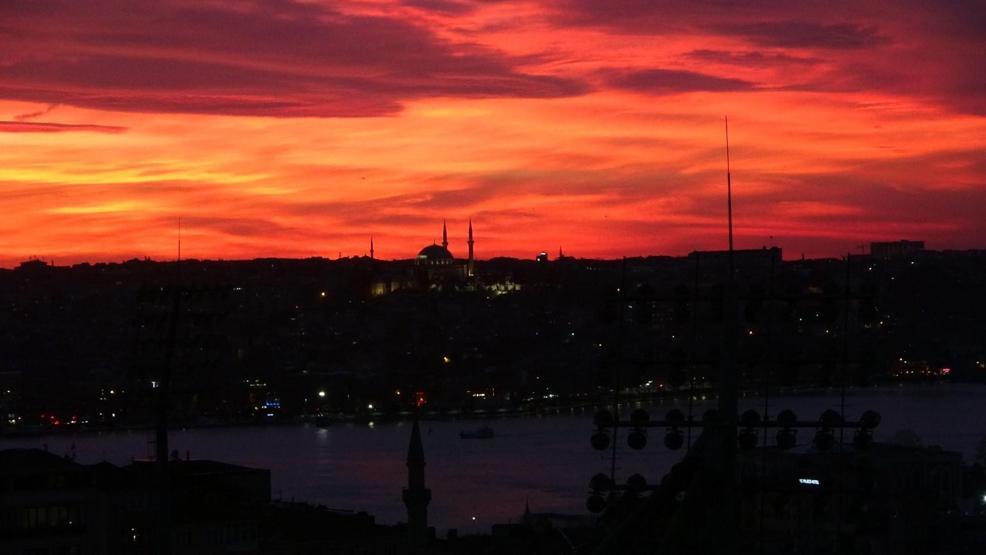 İstanbulda muhteşem gün batımı manzarası