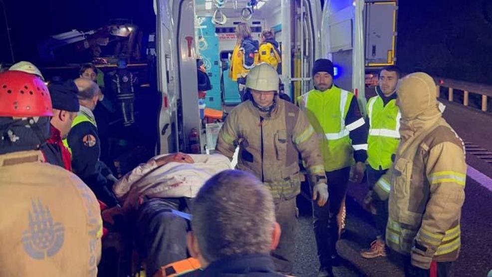 Eyüpsultanda yolcu otobüsü ile TIR çarpıştı: 1 ölü 31 yaralı