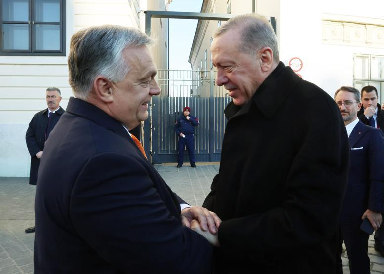 Cumhurbaşkanı Erdoğan, Orban’a TOGG hediye etti