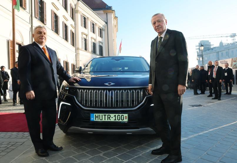 Cumhurbaşkanı Erdoğan, Orban’a TOGG hediye etti