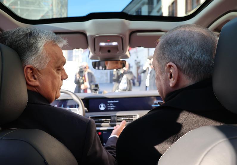 Cumhurbaşkanı Erdoğan, Orban’a TOGG hediye etti
