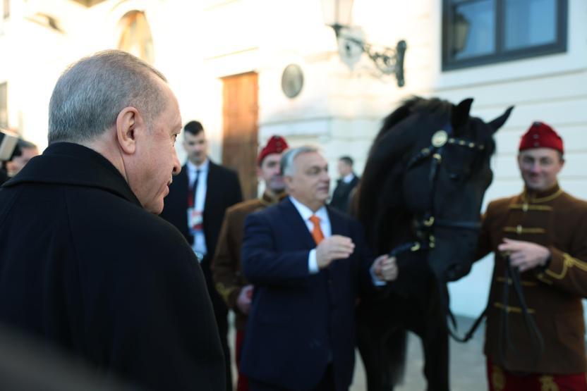 Cumhurbaşkanı Erdoğan, Orban’a TOGG hediye etti