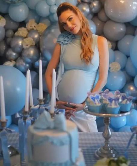 Yasemin Şefkatli maviler içinde baby shower partisi düzenledi