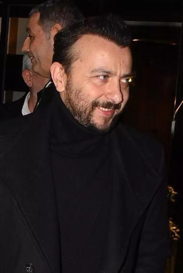 Ali Atay tatlı dille eşi Hazal Kayaya takıldı