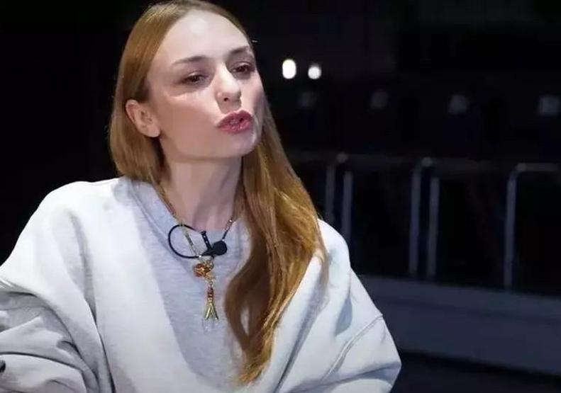 Nilperi Şahinkayadan çarpıcı açıklama: Sizin önünüzde flört etseler kızarsınız