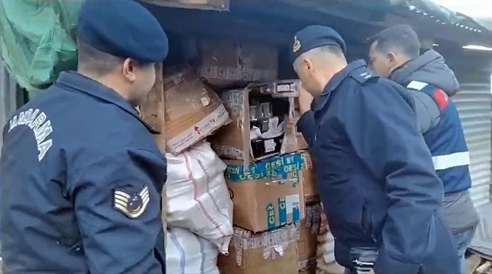 Düzcede şaşırtan görüntü Fındık kabuklarının altına saklamışlar