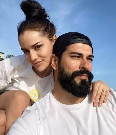 Fahriye Evcen ve Burak Özçivit çiftinin alacağı reklam ücreti dudak uçuklattı