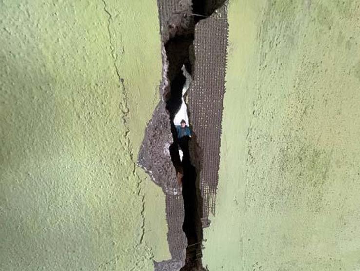 Hakkaride deprem sonrası 28 evde çatlak