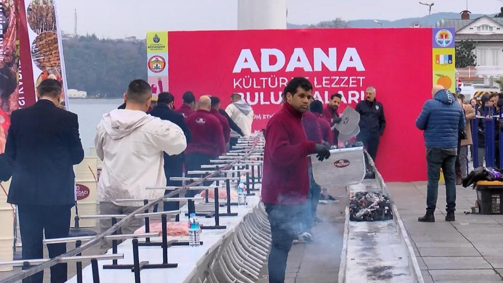 Adana lezzetleri İstanbulda 34 metrelik kebap görenleri şaşırttı