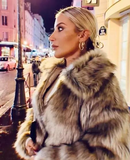 İrem Derici ile Gökhan Fırat aşk pozlarını paylaştı