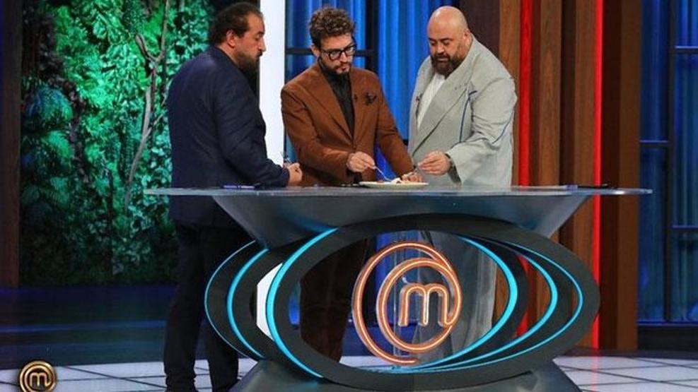 Masterchefte dördüncü kim oldu Büyük heyecan: Şeflerden tam iki kaşık atıldı
