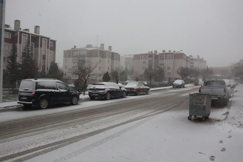 Son dakika... Meteoroloji uyarmıştı: Ve kar yağışı başladı