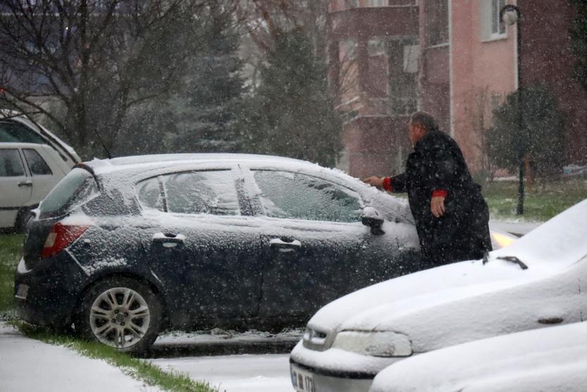 Son dakika... Meteoroloji uyarmıştı: Ve kar yağışı başladı