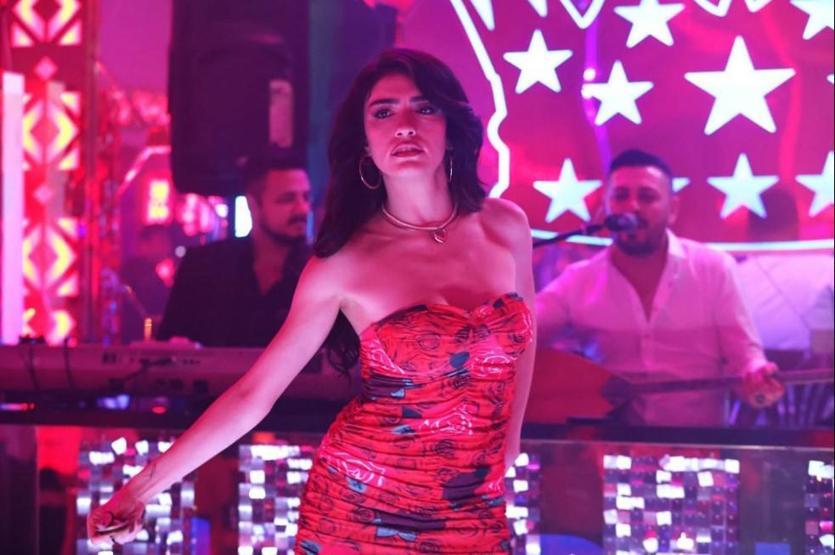 Hazar Ergüçlü pavyon dansı için kampa girdi