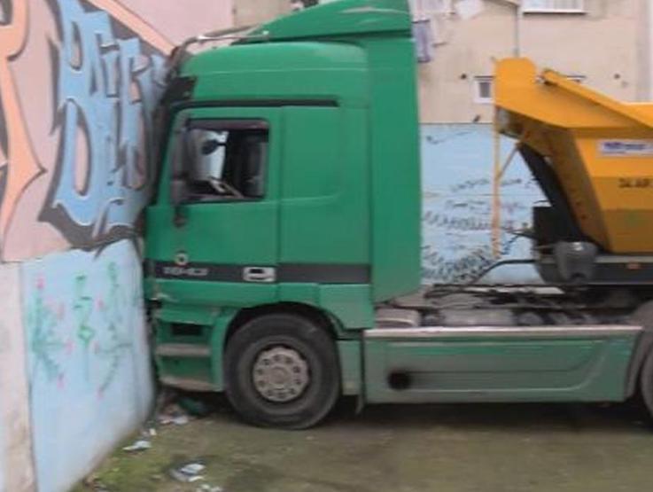 Esenlerde yürekler ağıza geldi 9 şiddetinde deprem oluyor sandık