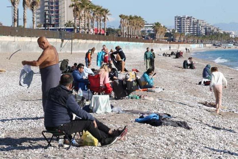 Antalyada ocak ayı ortasında denize girdiler