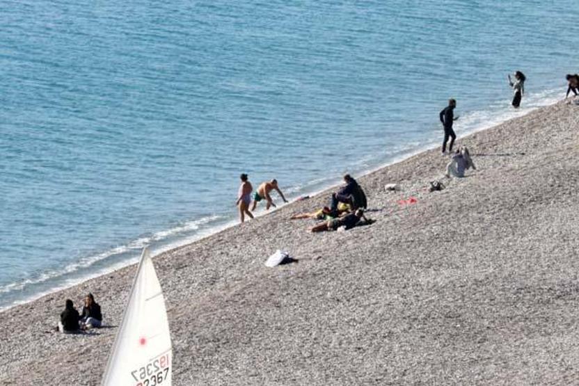 Antalyada ocak ayı ortasında denize girdiler