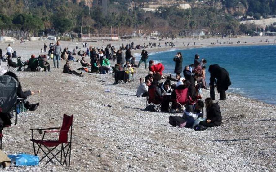 Antalyada ocak ayı ortasında denize girdiler