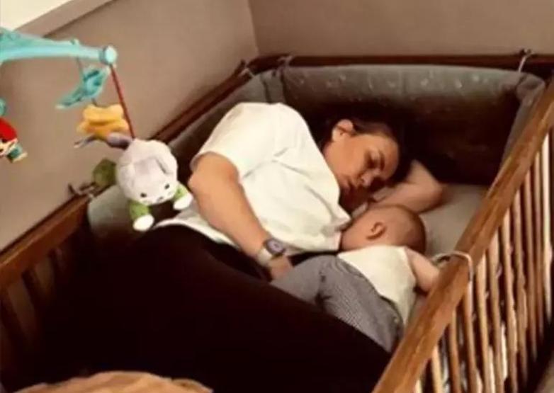 Aslı Enverden kızı Elayla yeni poz Bu kez güldürdü