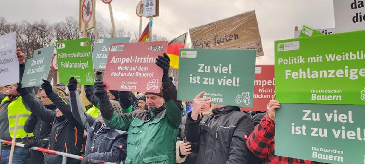 Almanya’da çiftçilerden hükümete istifa çağrısı