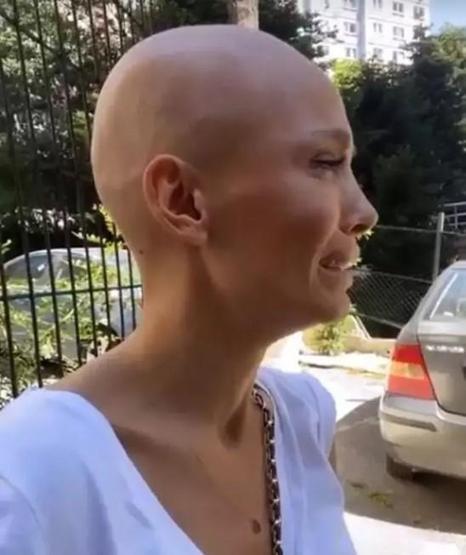 Şarkıcı Şimalden haber var Nişanlısı sosyal medyadan açıkladı