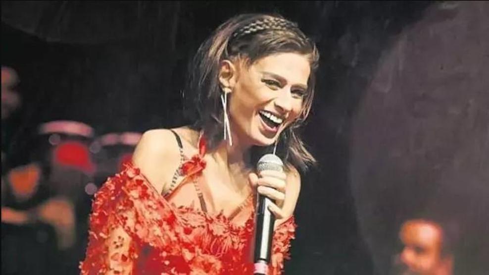 Yıldız Tilbe herkesi şaşırttı Sokak ortasında çılgına döndü