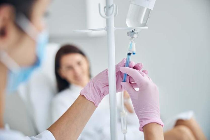 Evde serum uygulaması hayati riske yol açabilir: Doğru doz ayarı kritik önem taşıyor