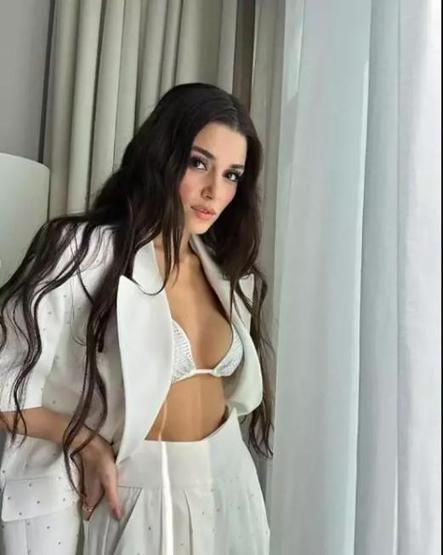 Hande Erçel tekrar imaj yeniledi