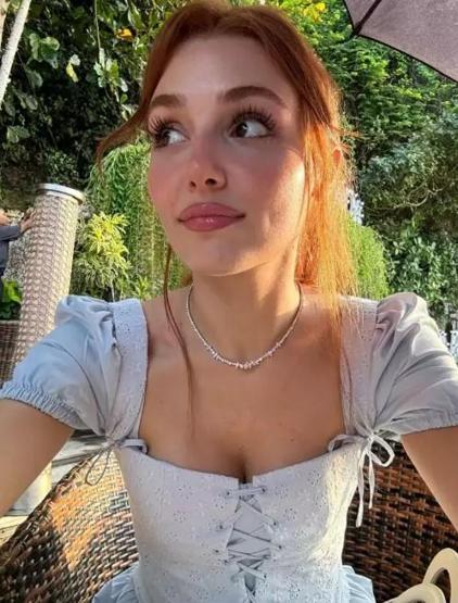 Hande Erçel tekrar imaj yeniledi