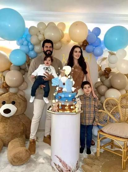 Fahriye Evcen ve Burak Özçivitten küçük oğullarına gösterişli parti