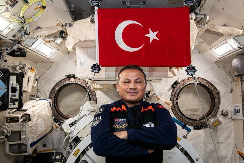 Astronot Alper Gezeravcının dönüş yolculuğu ertelendi