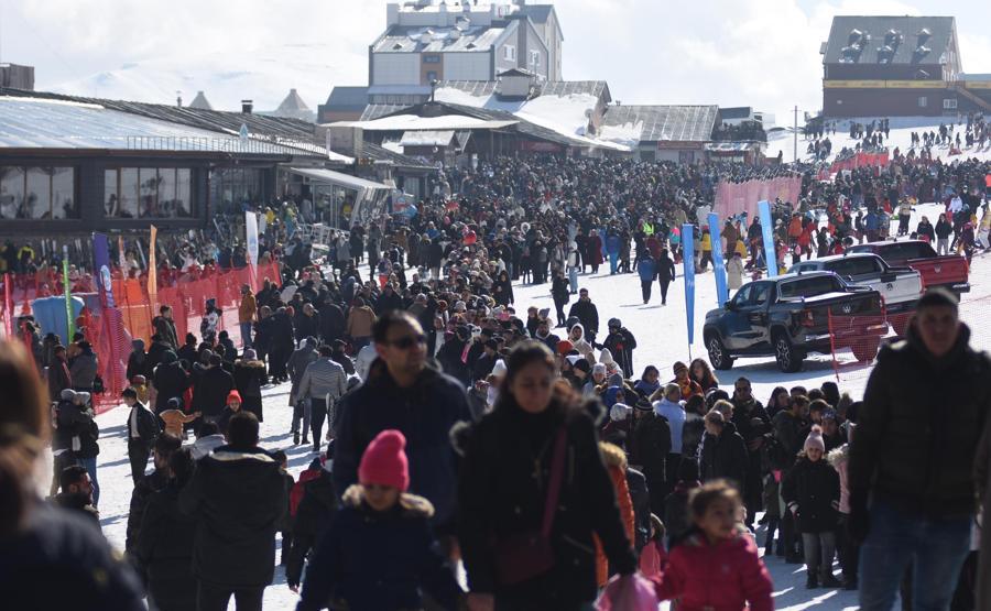 Kış turizminin gözdesine akın: Sömestirde 1,5 milyon ziyaretçi ile pistler doldu taştı