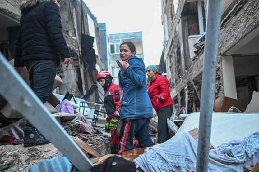 Depremzede o saniyeleri anlattı: Kıyamet koptu ve ölüyoruz dedim