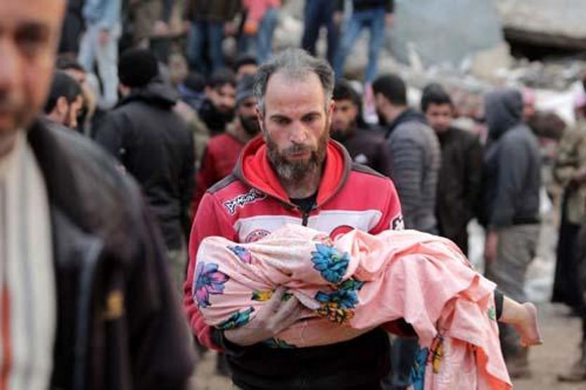 Depremzede o saniyeleri anlattı: Kıyamet koptu ve ölüyoruz dedim