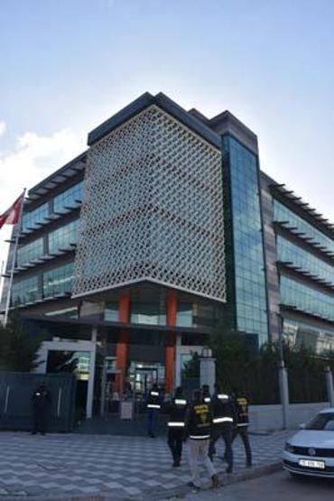Ocakcı Holding ile şirketlerine operasyon; Holding sahibi ve eşi gözaltında